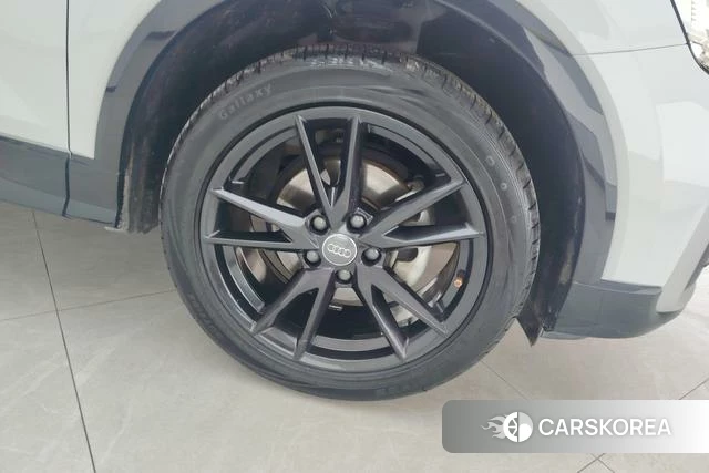 Audi Q2L id 3804887 из Китая 9