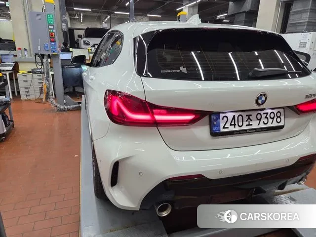 BMW 1 Series (F40) 2023 Белый из Кореи, фото 2