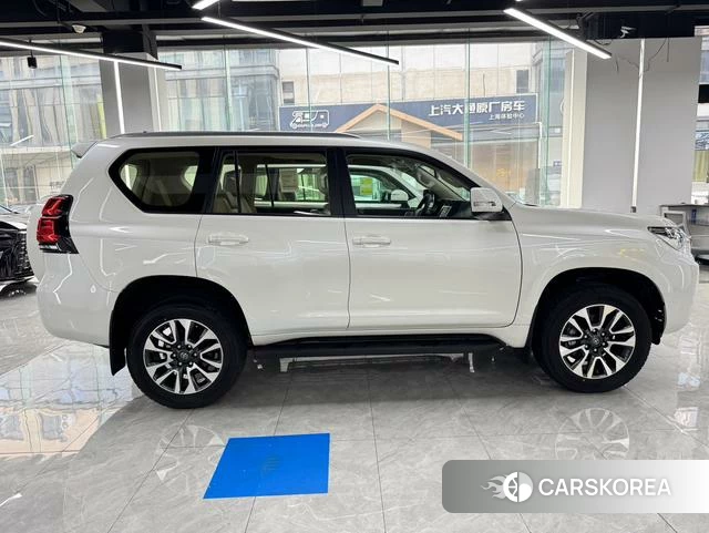 Toyota Prado (imported) 2023 Белый из Китая, фото 2