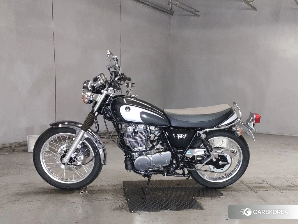 Проданный Yamaha SR 400 2021 из Японии, фото 2