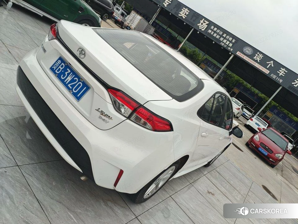 Toyota Levin 2021 Белый из Китая, фото 2