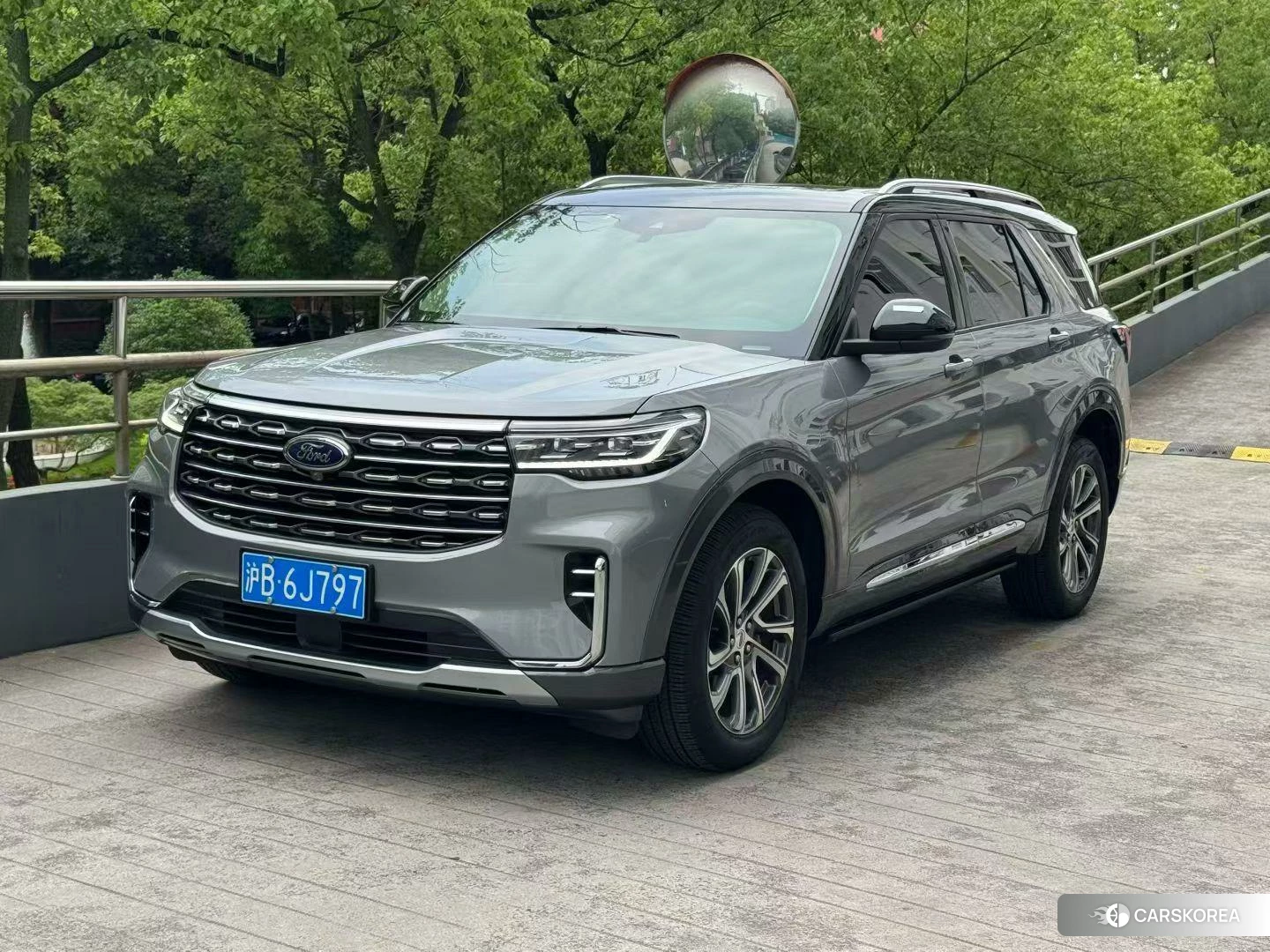 Ford Explorer 2022 Серебристо-серый из Китая, фото 2