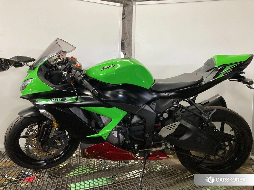 Проданный Kawasaki NINJA ZX-6R 2014 из Японии
