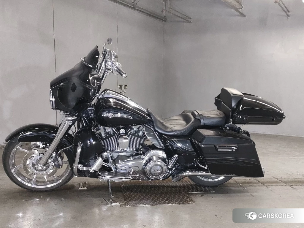 Проданный Harley-Davidson Street Glide FLHXSE1800 CVO 2012 из Японии