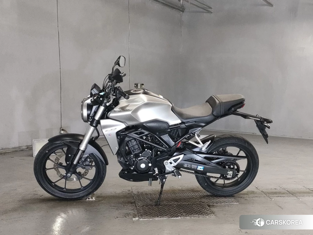 Проданный Honda CB250R 2018 из Японии