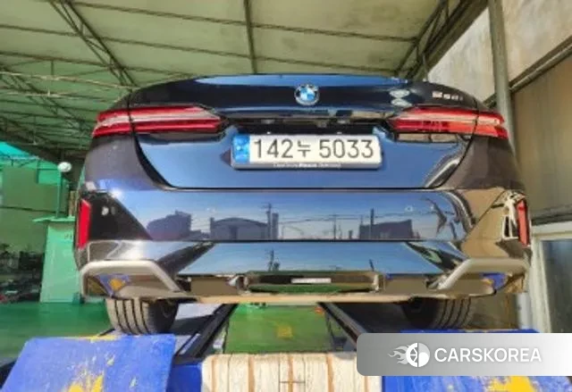 BMW 5 Series (G60) 2024 Черный из Кореи, фото 2