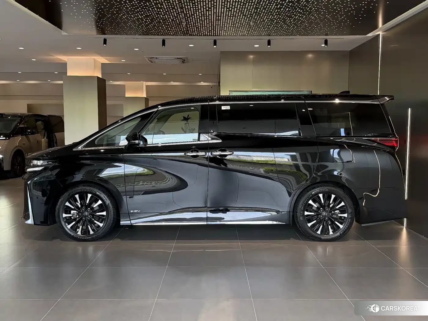 Toyota Vellfire 2024 Черный из Китая, фото 2