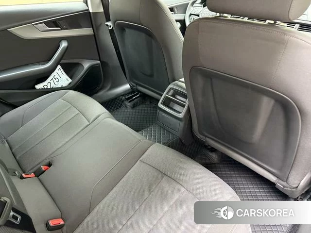 Audi A4L 2018 Белый из Китая, фото 4