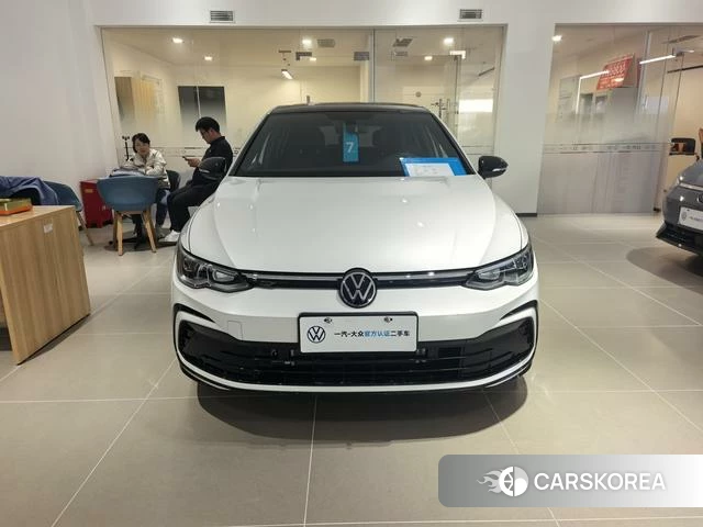 Volkswagen Golf 2024 Белый из Китая, фото 2