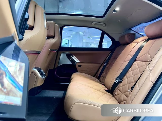 BMW 7 series 2023 Темно-серый из Китая, фото 2
