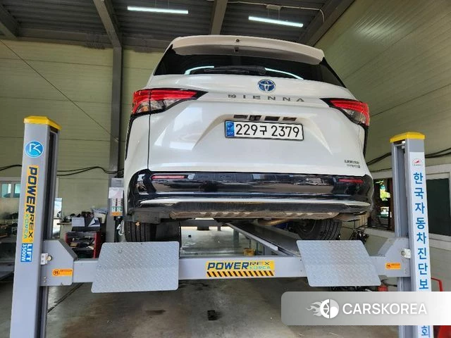 Toyota Sienna 4th Generation 2023 Белый из Кореи, фото 2