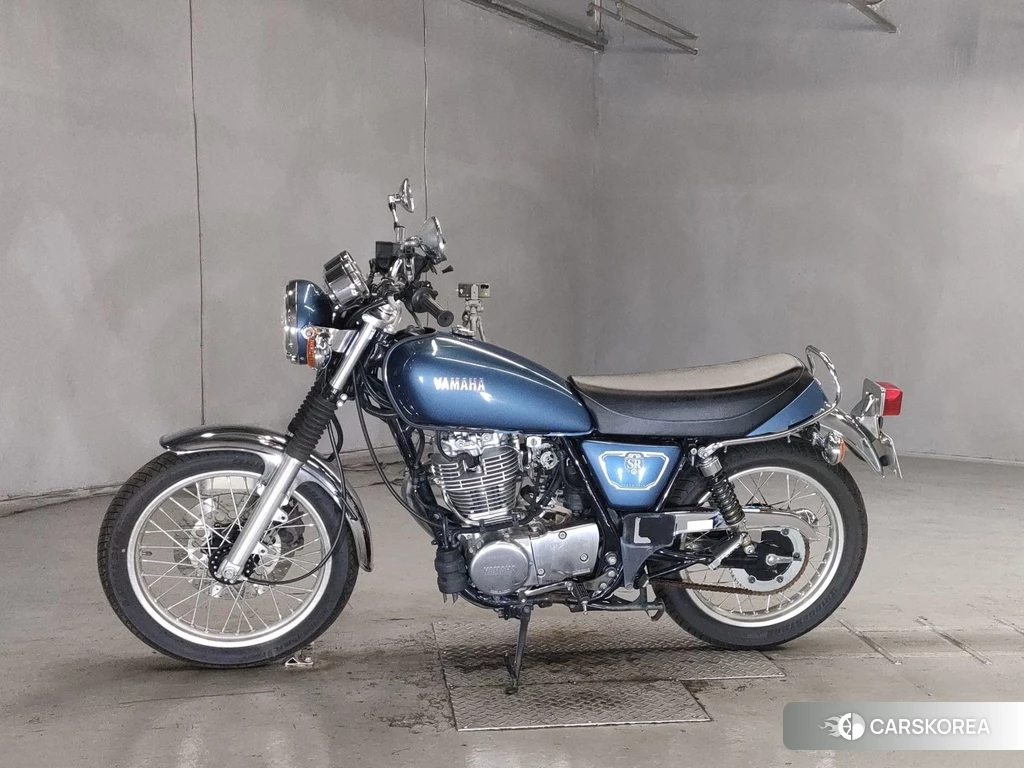 Проданный Yamaha SR 400 2019 из Японии, фото 2
