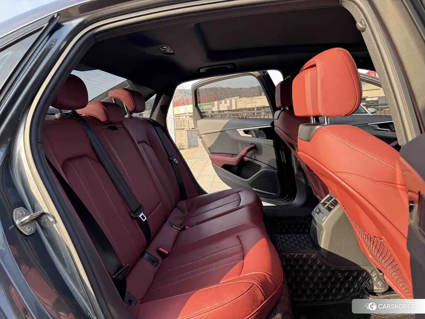 Audi A4L 2023 Silver/gray из Китая, фото 2