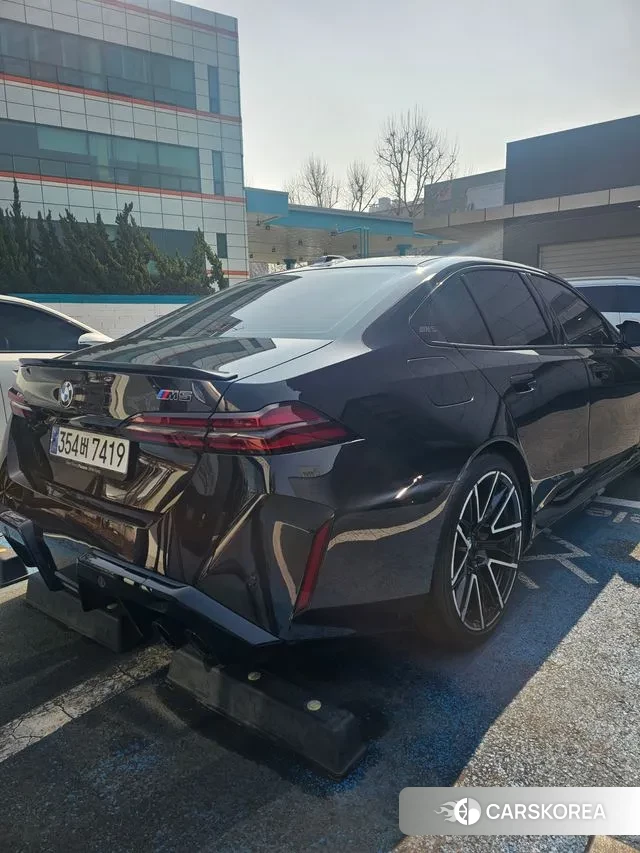 BMW M5 (G90) 2025 Черный из Кореи, фото 2