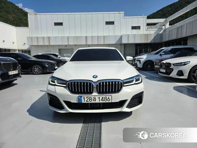BMW 5 Series (G30) 2022 Белый из Кореи, фото 5