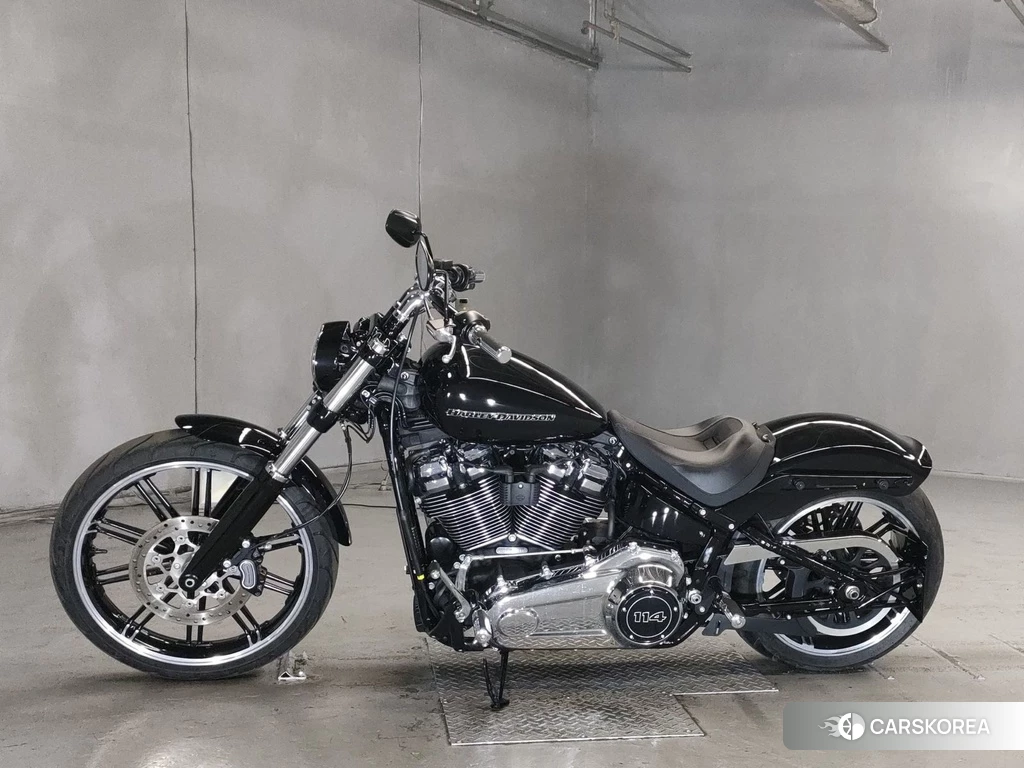 Проданный Harley-Davidson Softail Breakout FXBRS1868 2021 из Японии, фото 2