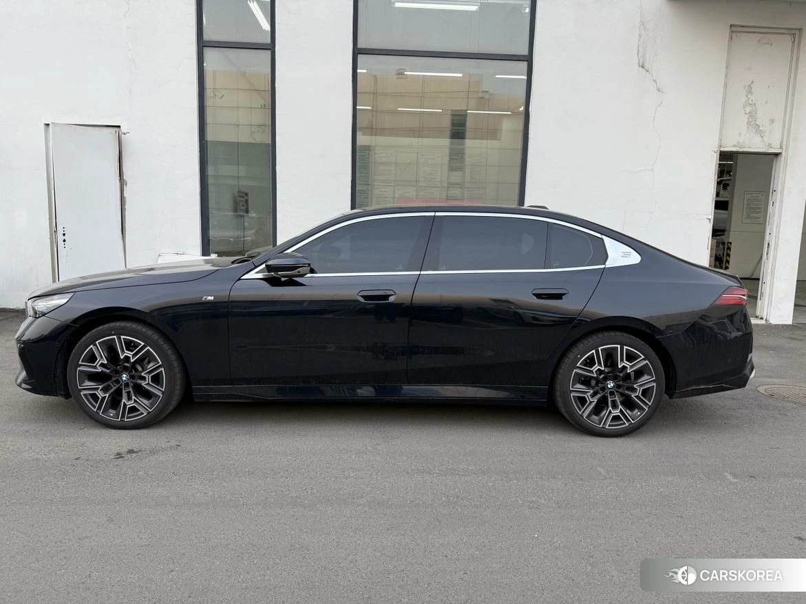 BMW 5 series 2024 Черный из Китая, фото 2