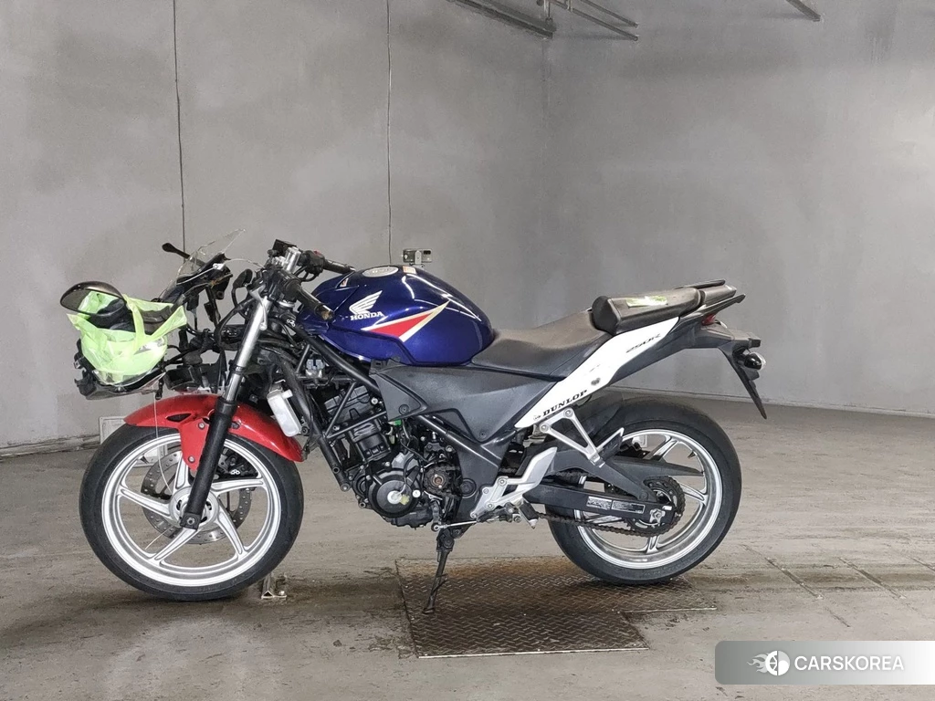 Проданный Honda CBR250R 2011 из Японии
