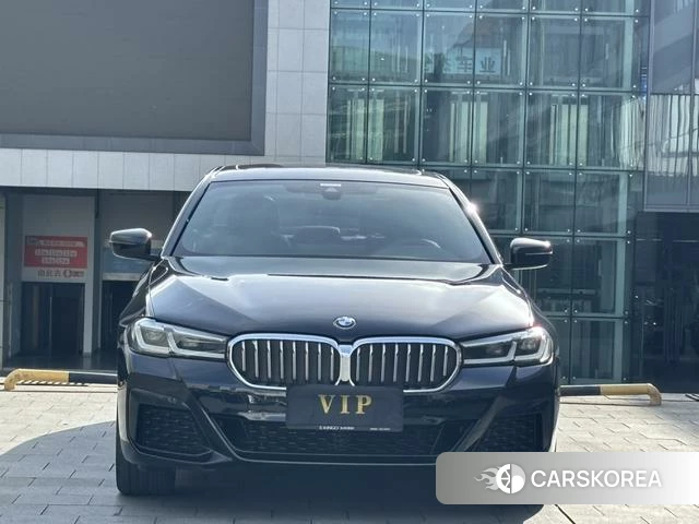BMW 5 series 2023 Черный из Китая, фото 3