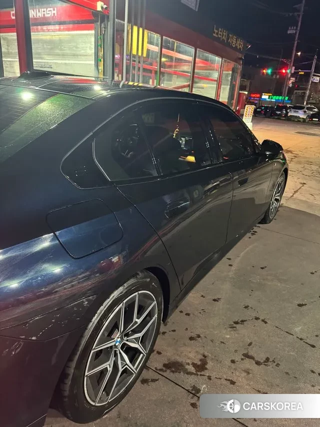 BMW 5 Series (G60) 2024 Черный из Кореи, фото 2