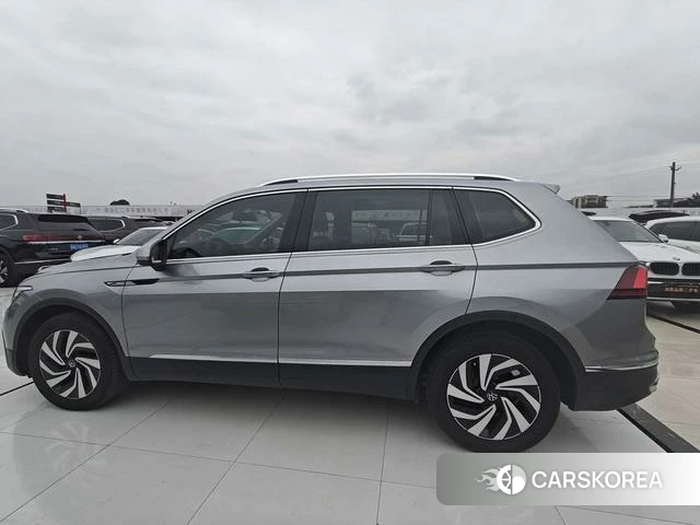Volkswagen Tiguan L 2022 Серебристо-серый из Китая, фото 5