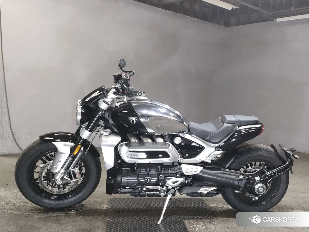 Проданный Triumph ROCKET 3 R 2023 из Японии, фото 2