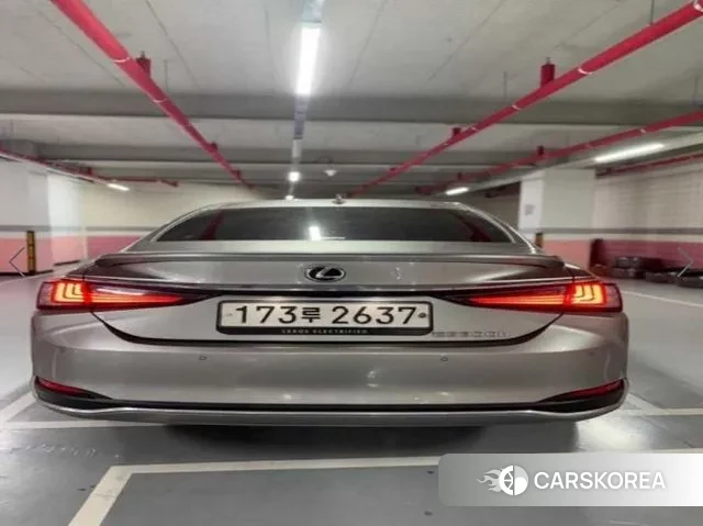 Lexus ES300h 7th generation 2023 Серебристо-серый из Кореи, фото 2