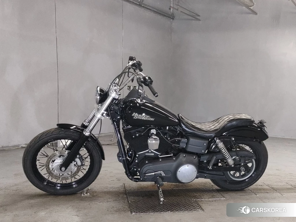 Проданный Harley-Davidson Dyna Street Bob FXDB1580 2010 из Японии, фото 2