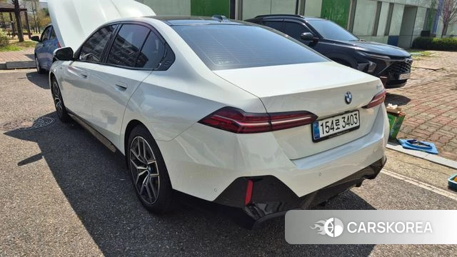 BMW 5 Series (G60) 2025 Белый из Кореи, фото 5