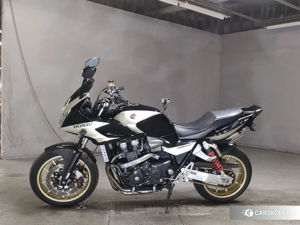 Проданный Honda CB1300SF BOLDOR 2013 из Японии