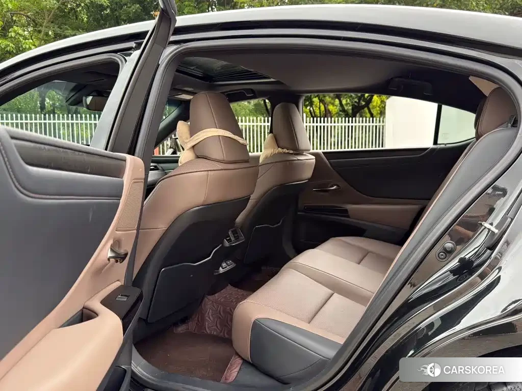 Lexus ES 2024 Черный из Китая, фото 2