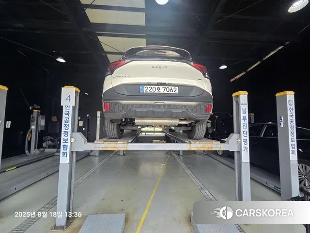 Kia Sportage 5th Generation Hybrid 2023 Белый из Кореи, фото 2