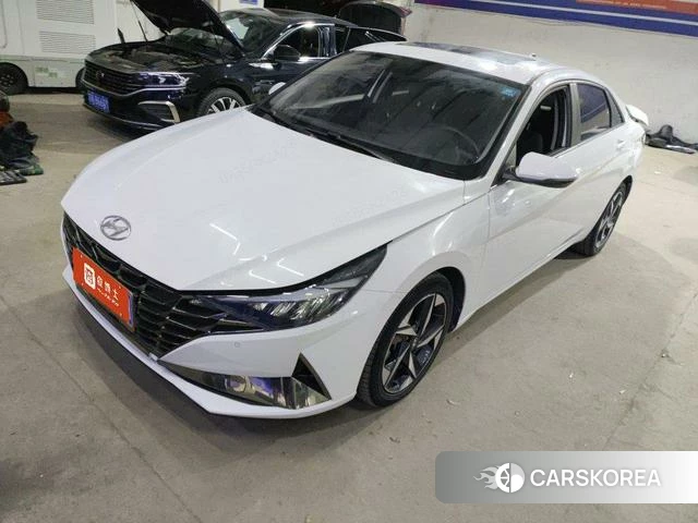 Hyundai Elantra 2023 Белый из Китая, фото 2