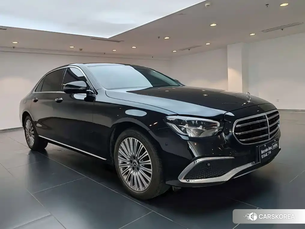 Mercedes-Benz E-Class 2023 Черный из Китая, фото 2