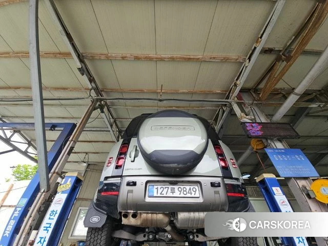 Land Rover Defender (L663) 2025 Зеленый из Кореи, фото 2