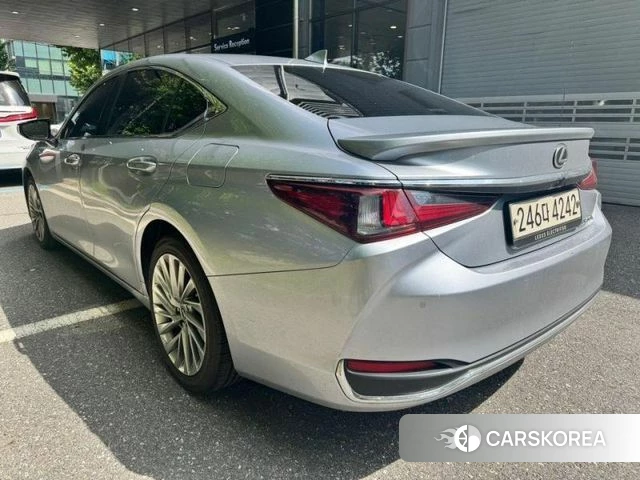 Lexus ES300h 7th generation 2023 Серый из Кореи, фото 2