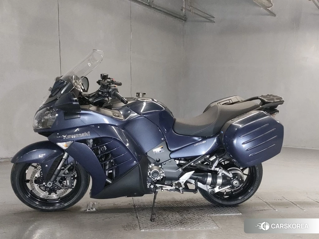 Проданный Kawasaki 1400GTR 2017 из Японии