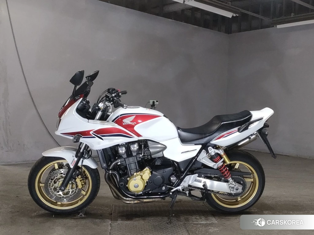 Проданный Honda CB1300SF BOLDOR 2012 из Японии, фото 2