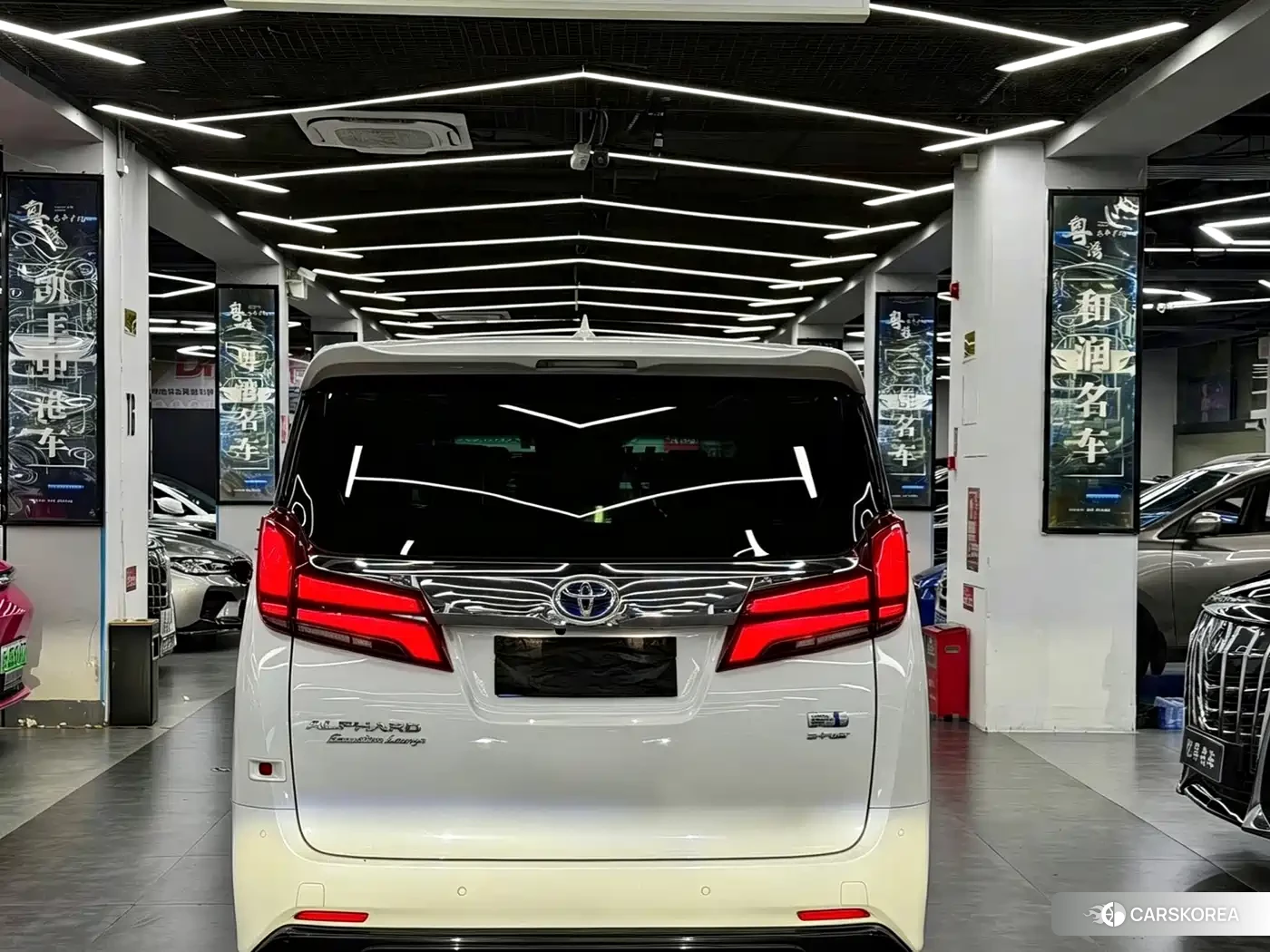 Toyota Elfa 2022 Белый из Китая, фото 5