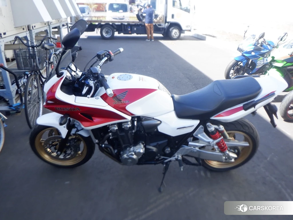 Проданный Honda CB1300SF BOLDOR 2010 из Японии, фото 2