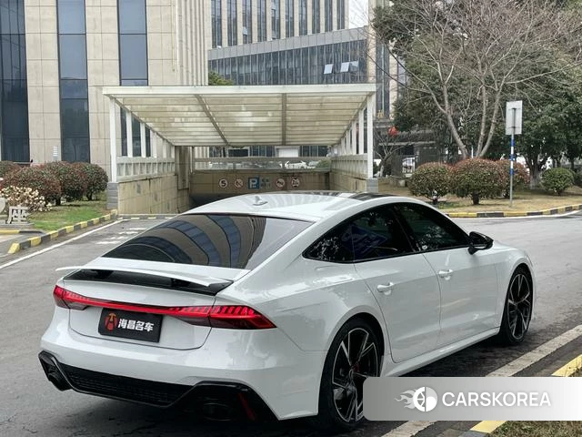 Audi A7 2024 Белый из Китая, фото 2