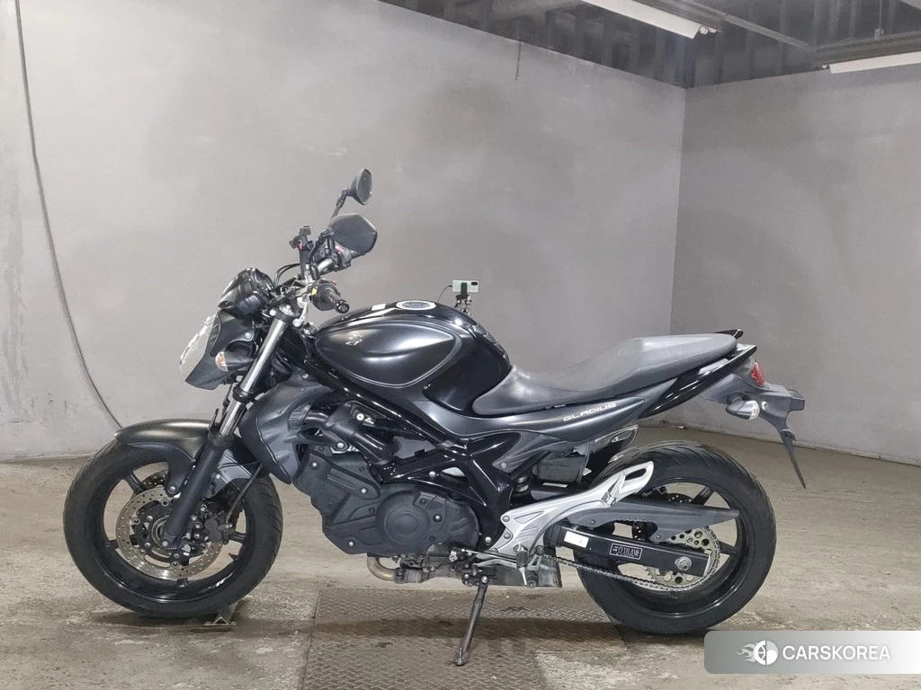 Проданный Suzuki GLADIUS 400 2016 из Японии, фото 2