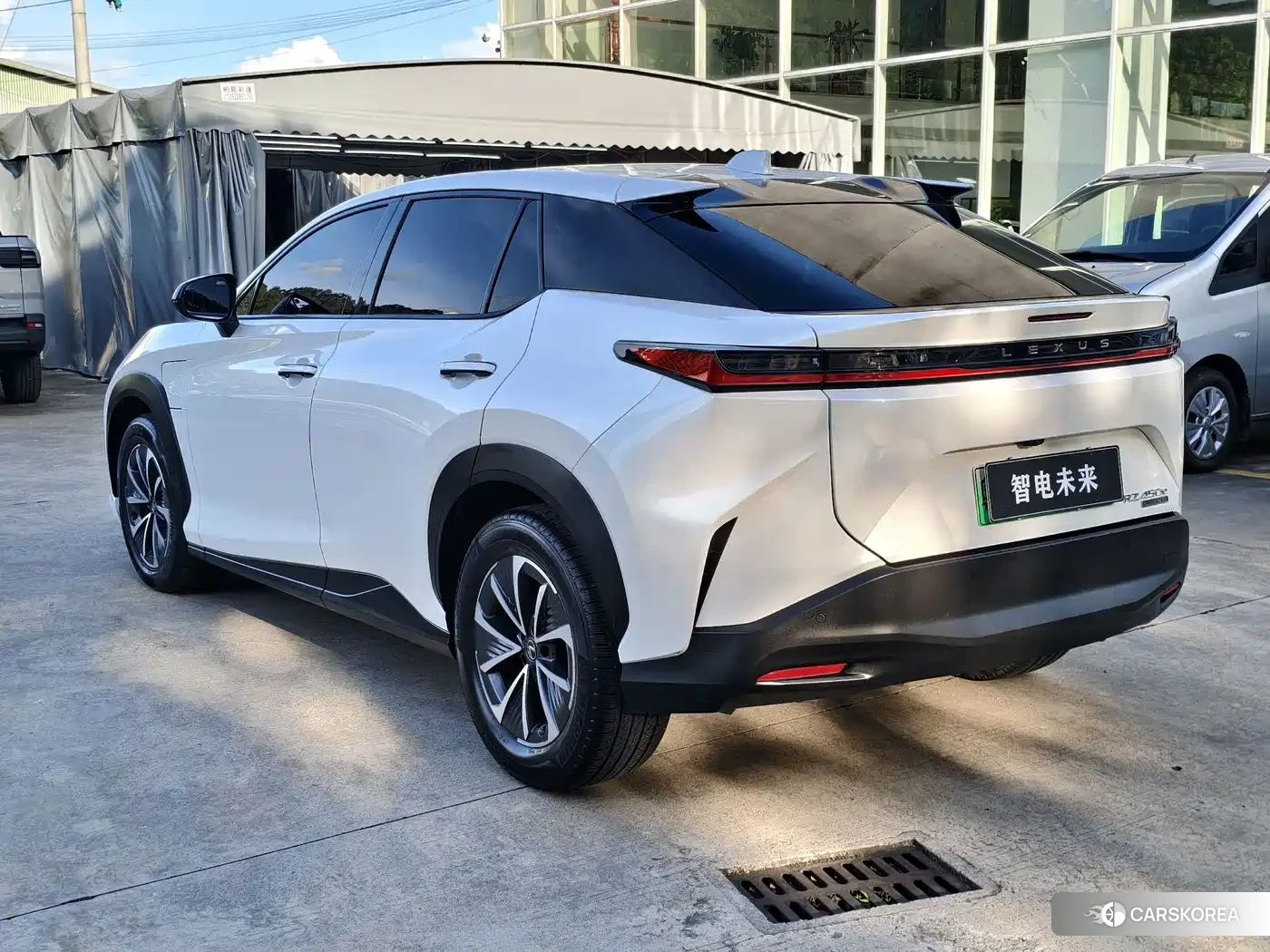Lexus RZ 2023 Белый из Китая, фото 5