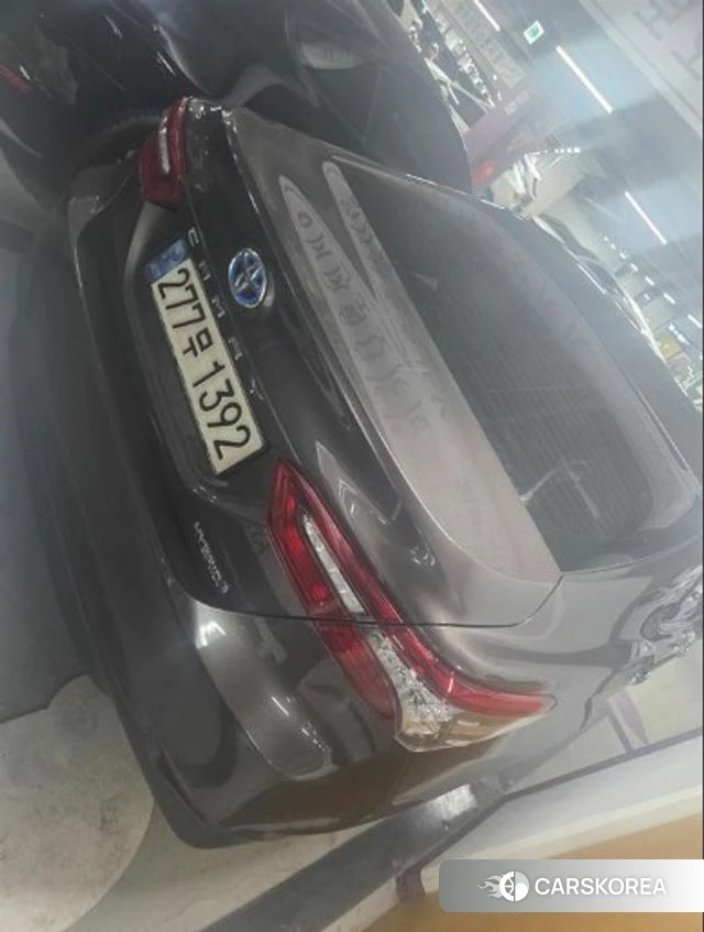 Toyota Camry (XV70) 2022 Серебристо-серый из Кореи, фото 2