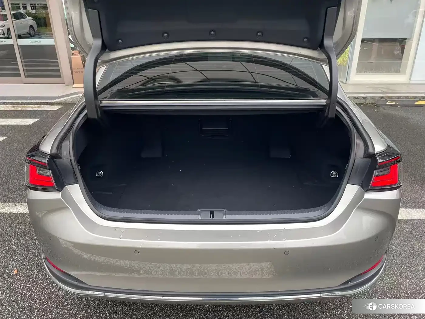 Lexus ES 2025 Silver/gray из Китая, фото 4