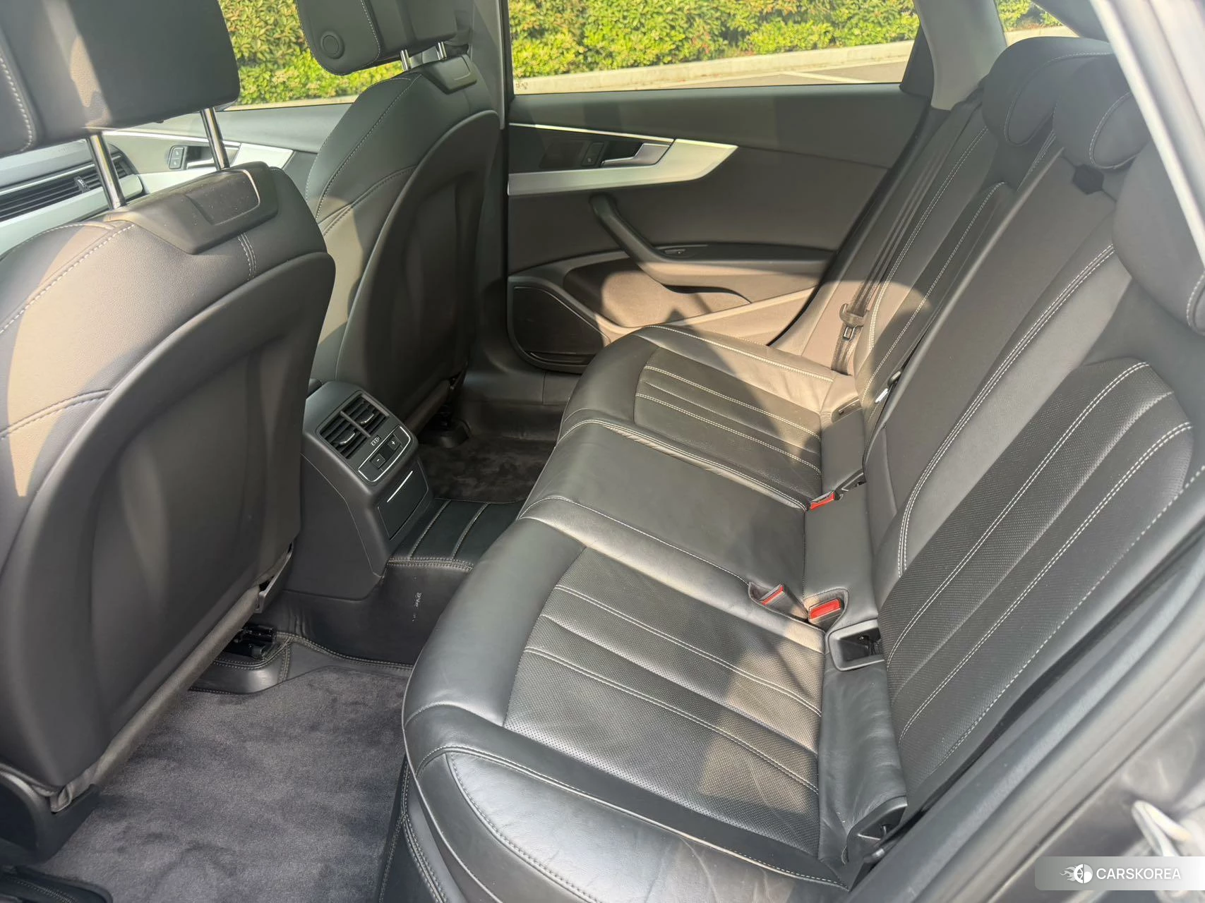 Audi A4L id 4413454 из Китая 9