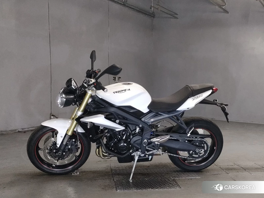 Проданный Triumph STREET TRIPLE 2017 из Японии, фото 2