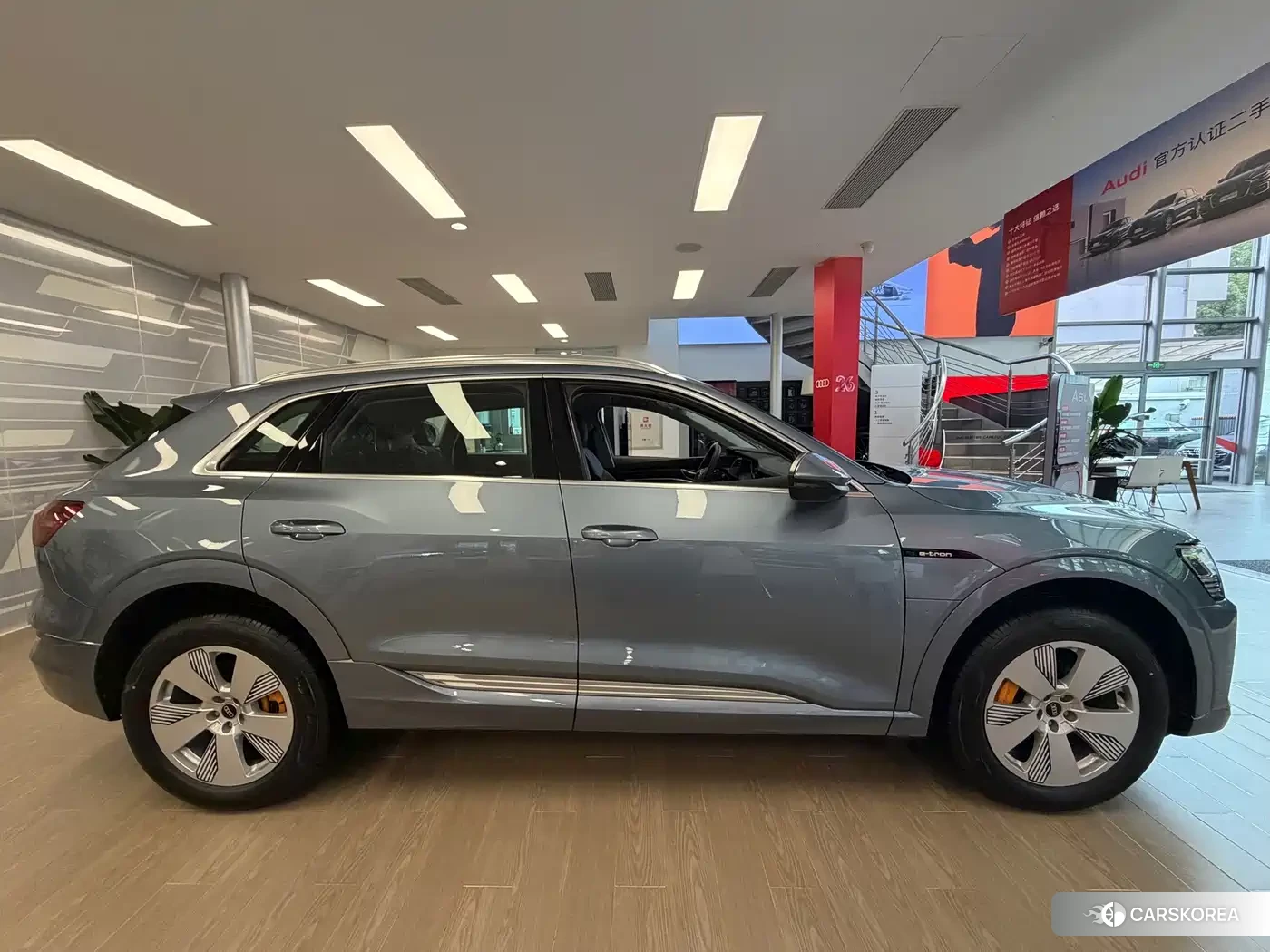 Audi e-tron 2026 Синий из Китая, фото 2