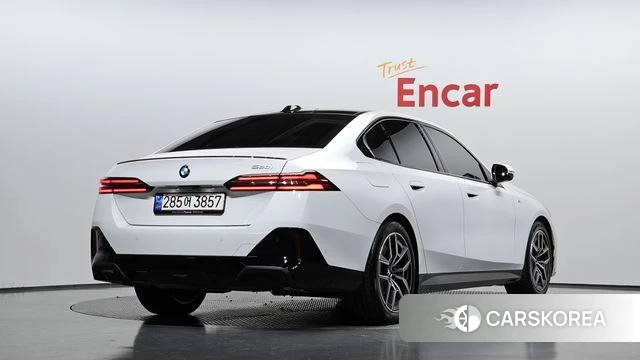 BMW 5 Series (G60) id 4194216 из Кореи 12