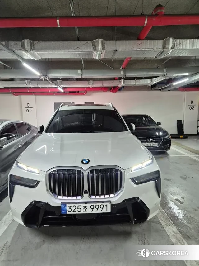 BMW X7 (G07) 2023 Белый из Кореи, фото 2